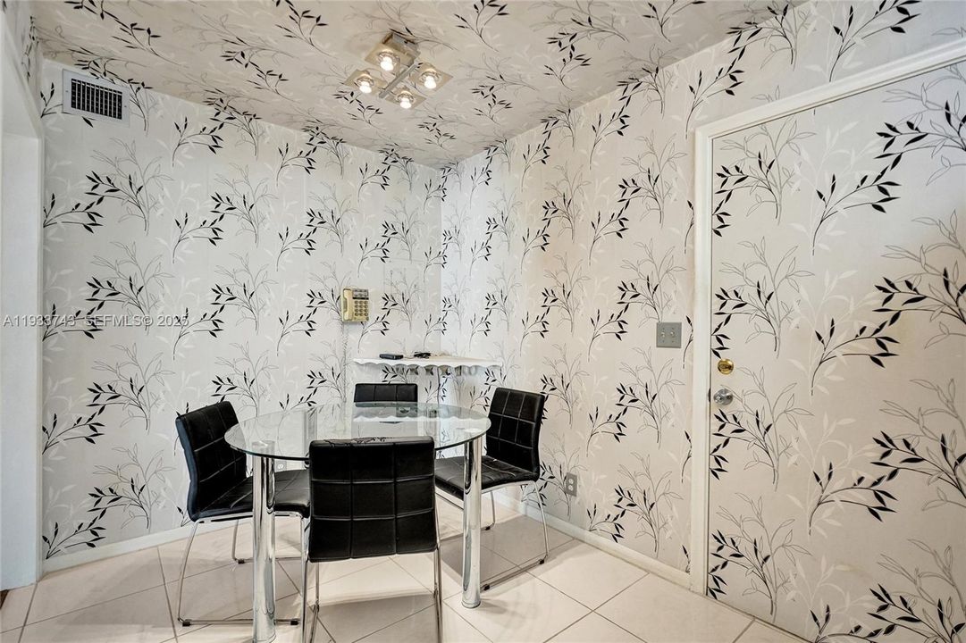 For Sale: $100,000 (1 beds, 1 baths, 928 Square Feet)