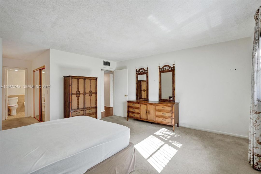 For Sale: $100,000 (1 beds, 1 baths, 928 Square Feet)