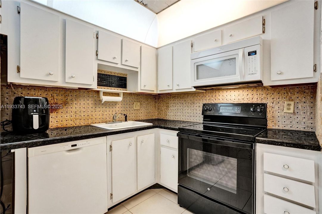For Sale: $100,000 (1 beds, 1 baths, 928 Square Feet)