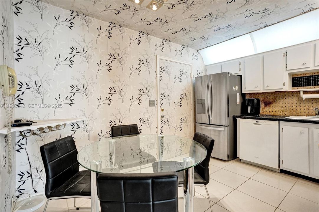 For Sale: $100,000 (1 beds, 1 baths, 928 Square Feet)