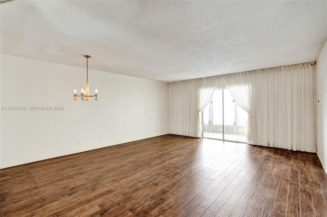 For Sale: $100,000 (1 beds, 1 baths, 928 Square Feet)