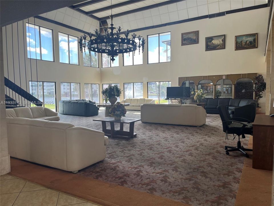 For Sale: $100,000 (1 beds, 1 baths, 928 Square Feet)