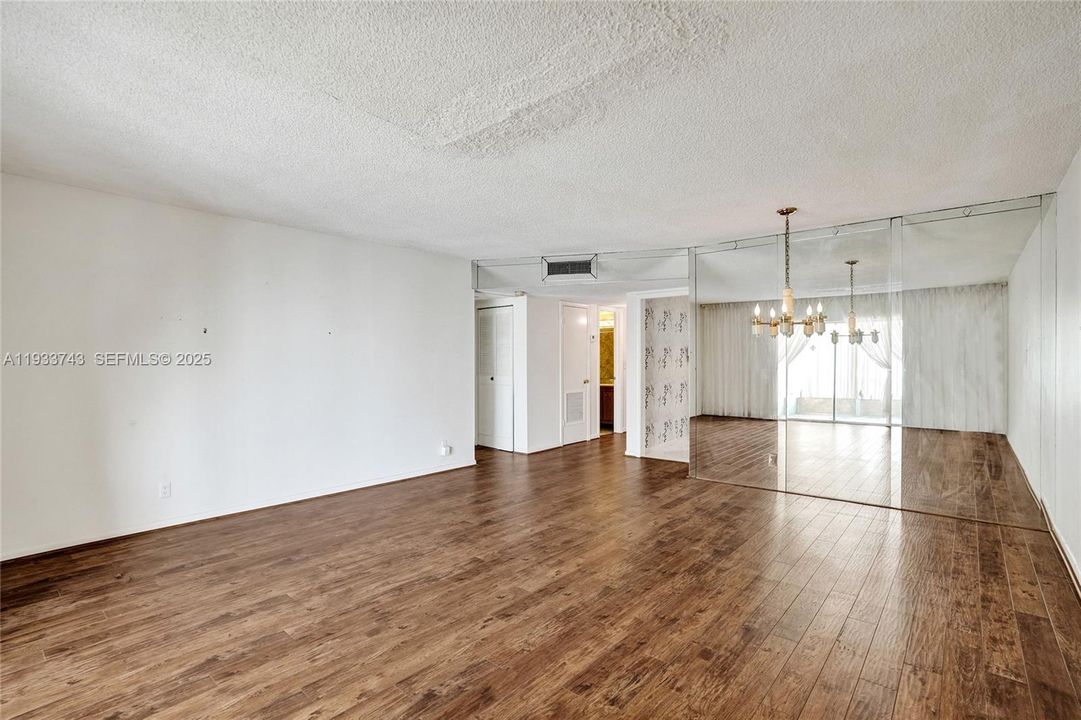 For Sale: $100,000 (1 beds, 1 baths, 928 Square Feet)