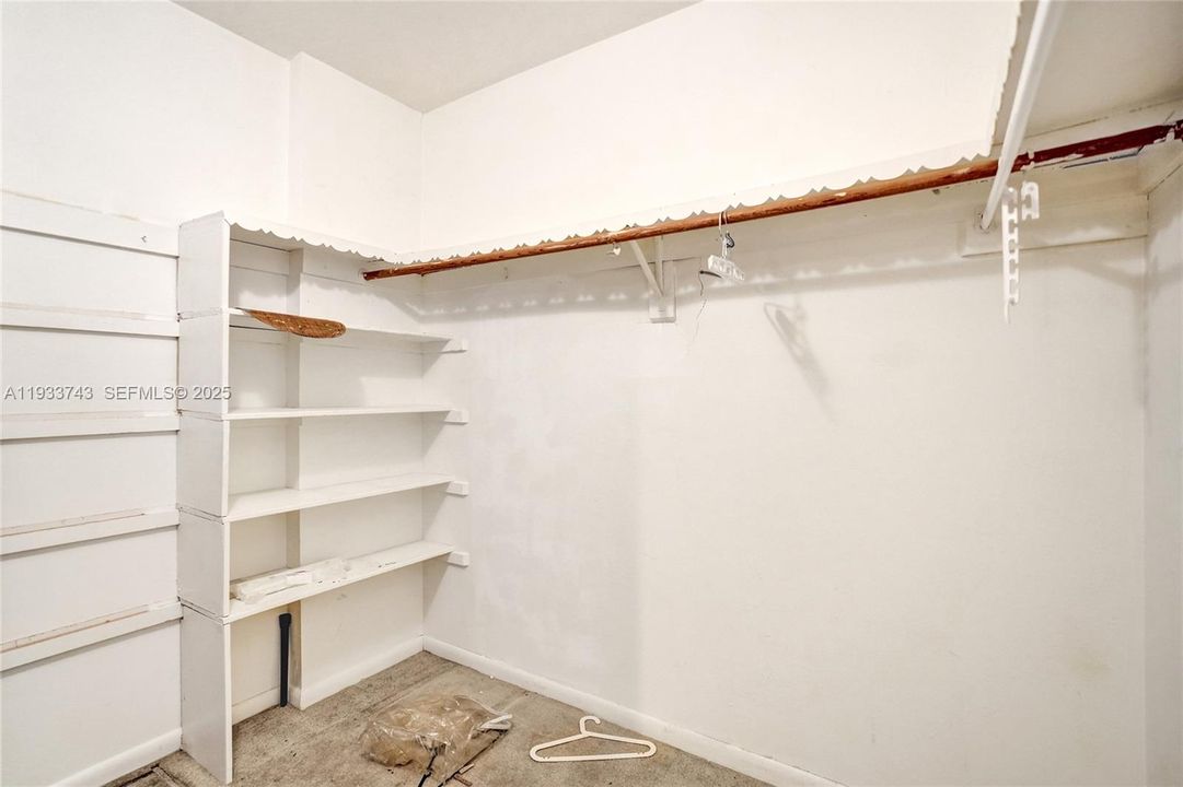 For Sale: $100,000 (1 beds, 1 baths, 928 Square Feet)