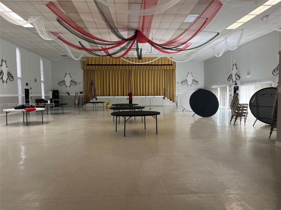 For Sale: $100,000 (1 beds, 1 baths, 928 Square Feet)