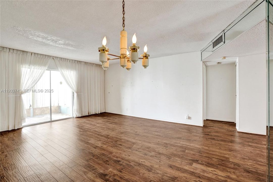 For Sale: $100,000 (1 beds, 1 baths, 928 Square Feet)