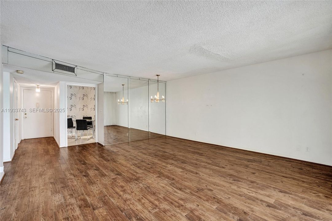 For Sale: $100,000 (1 beds, 1 baths, 928 Square Feet)
