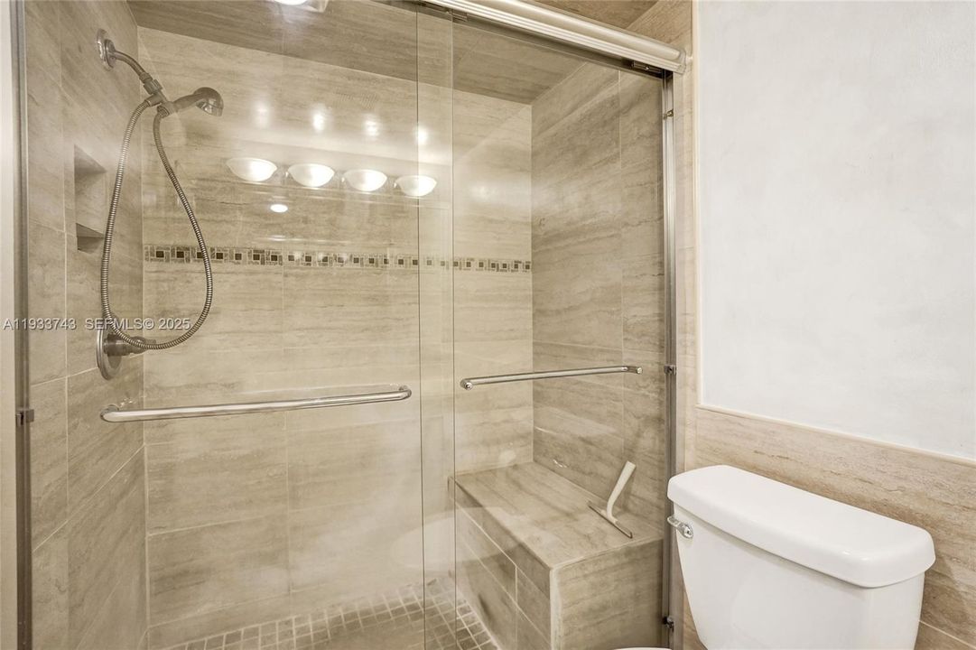 For Sale: $100,000 (1 beds, 1 baths, 928 Square Feet)