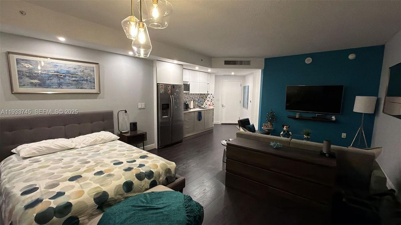 待售: $378,000 (0 贝兹, 1 浴室, 594 平方英尺)