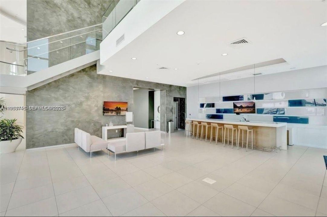 待售: $378,000 (0 贝兹, 1 浴室, 594 平方英尺)