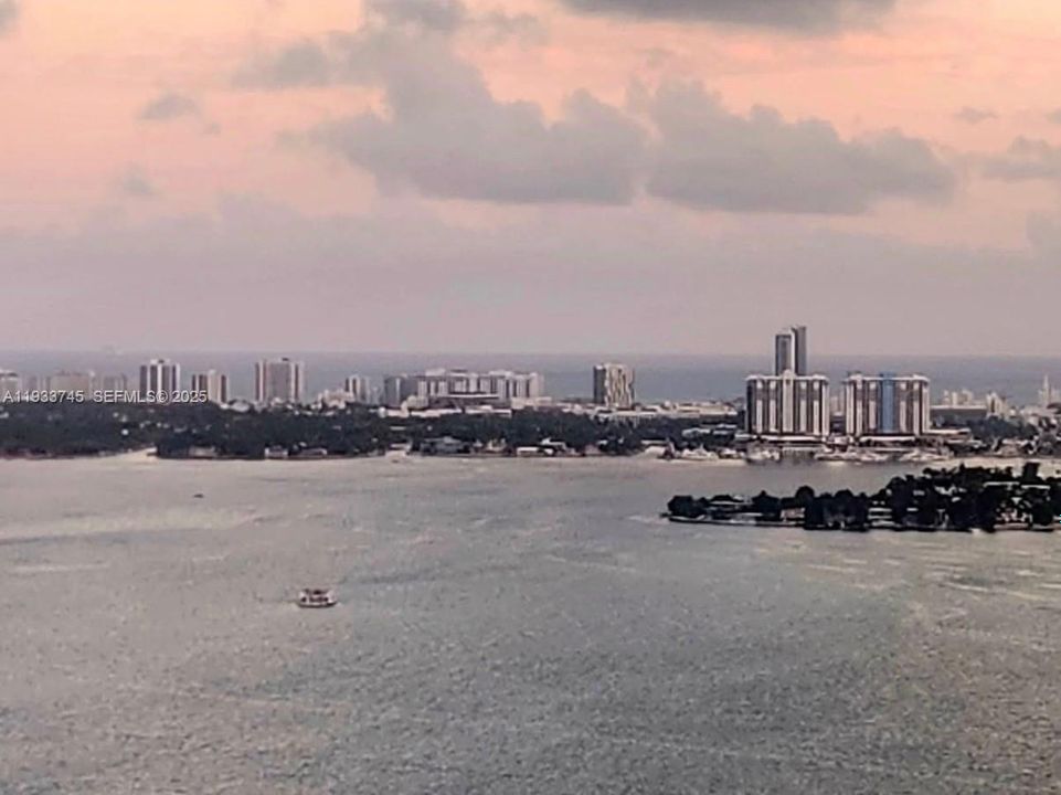 待售: $378,000 (0 贝兹, 1 浴室, 594 平方英尺)