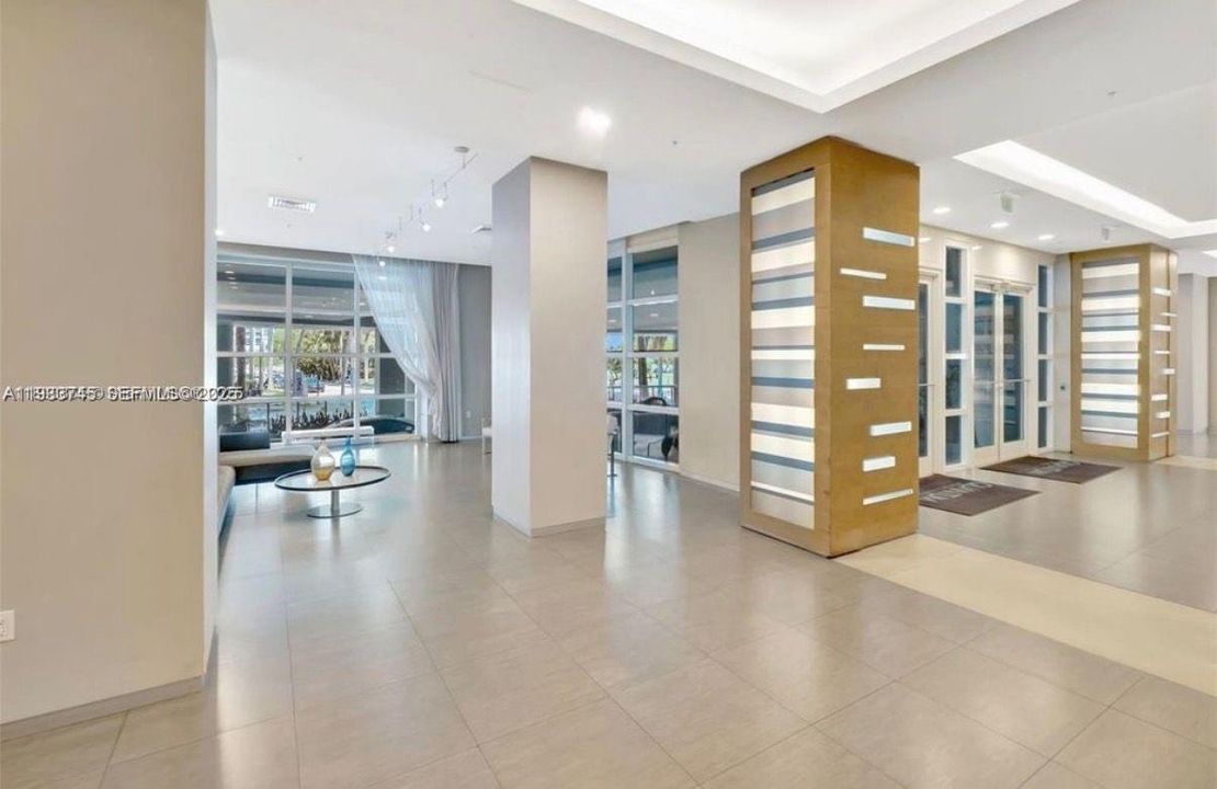 待售: $378,000 (0 贝兹, 1 浴室, 594 平方英尺)