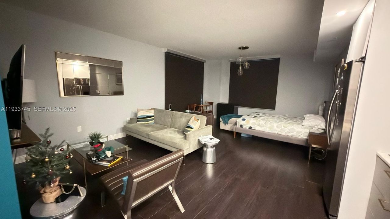 待售: $378,000 (0 贝兹, 1 浴室, 594 平方英尺)