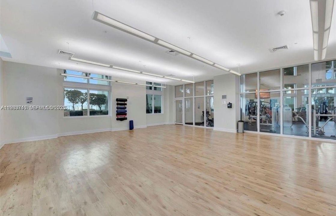 待售: $378,000 (0 贝兹, 1 浴室, 594 平方英尺)