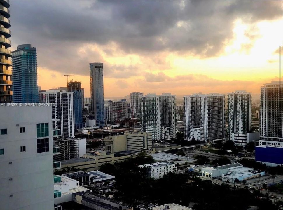 待售: $378,000 (0 贝兹, 1 浴室, 594 平方英尺)