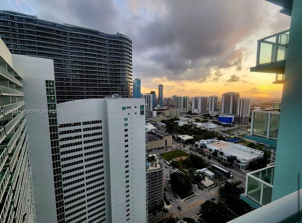 待售: $378,000 (0 贝兹, 1 浴室, 594 平方英尺)