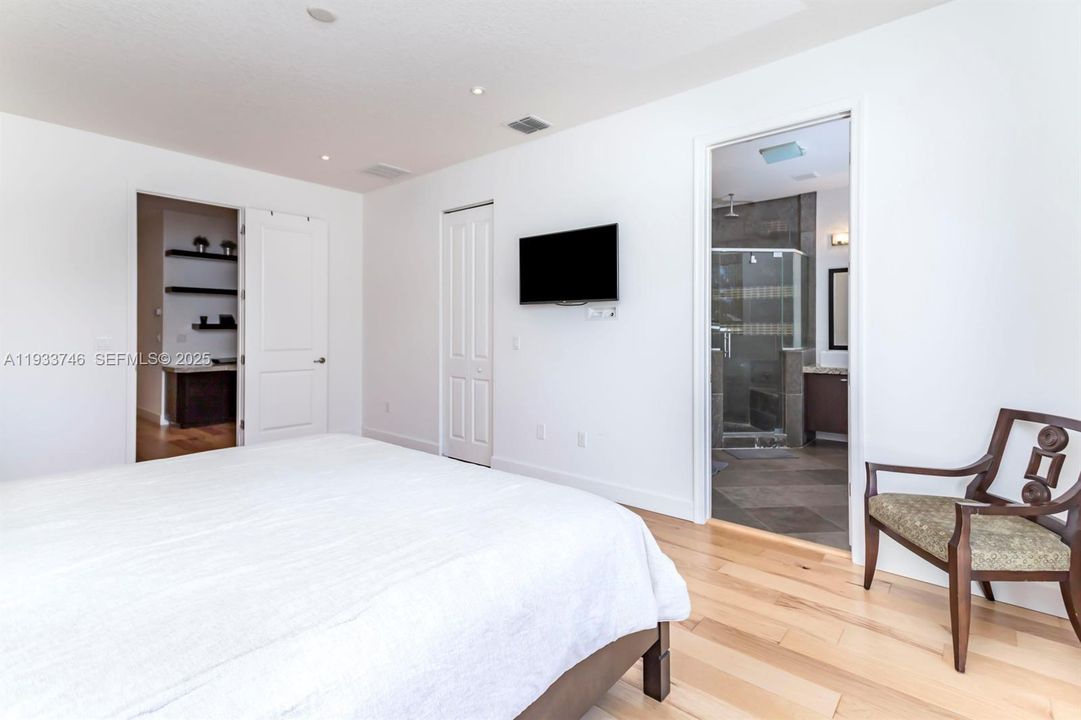 For Sale: $850,000 (3 beds, 2 baths, 2161 Square Feet)