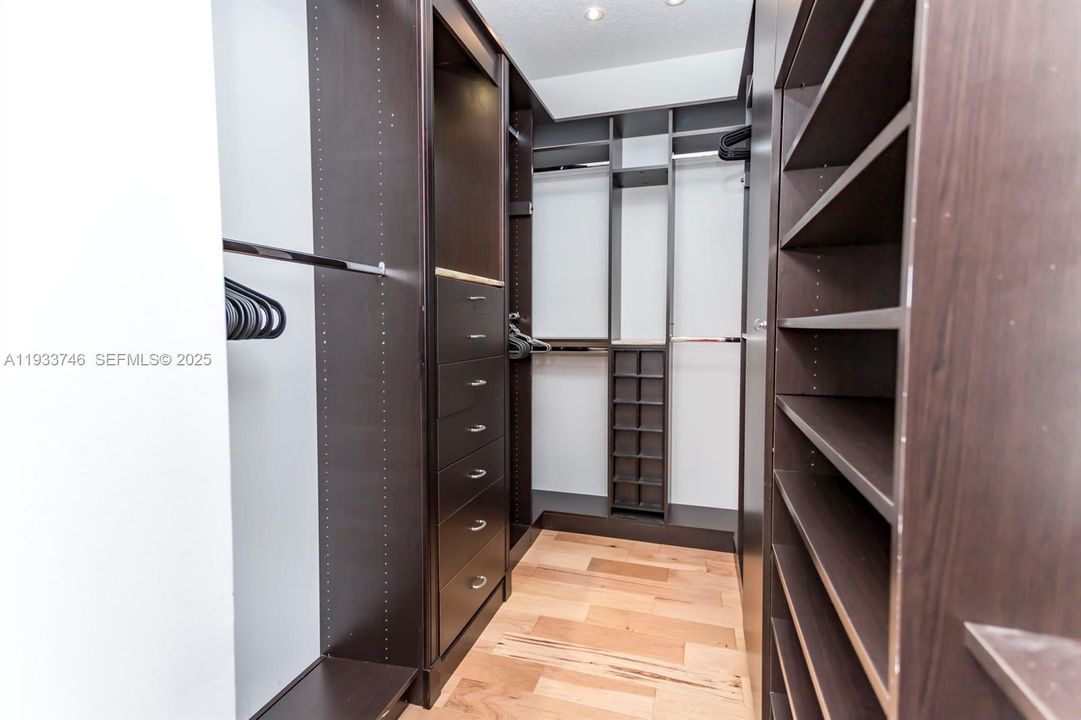 For Sale: $850,000 (3 beds, 2 baths, 2161 Square Feet)