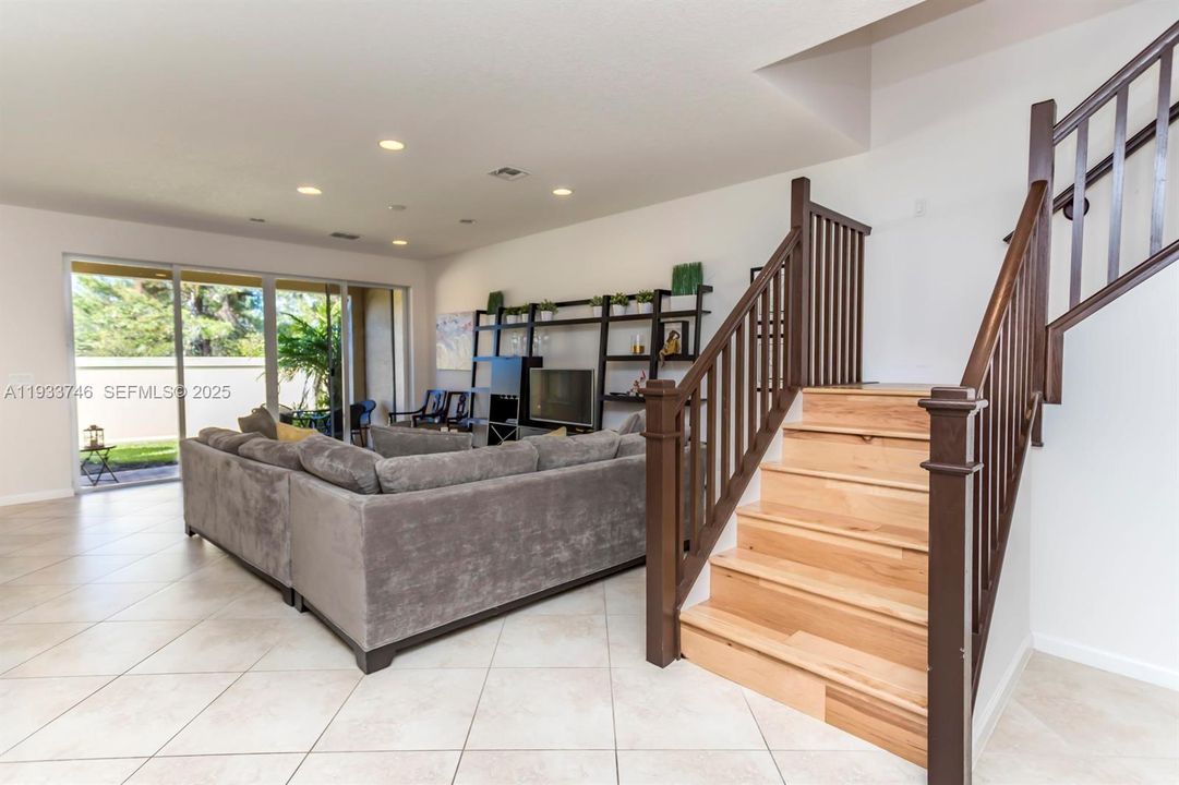For Sale: $850,000 (3 beds, 2 baths, 2161 Square Feet)