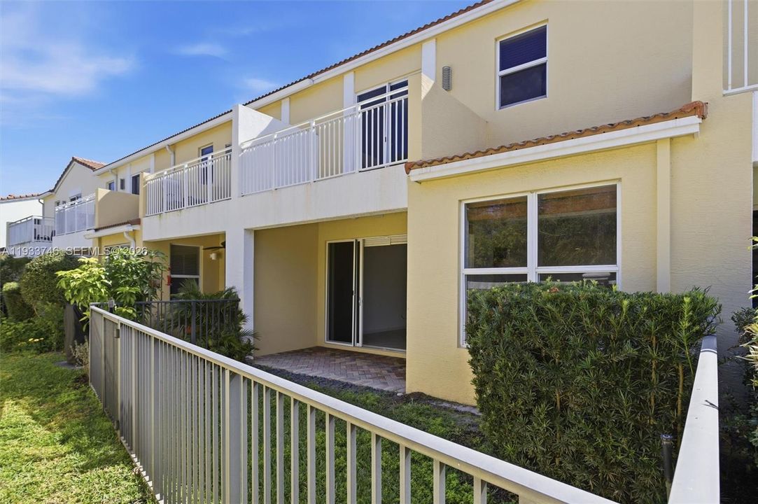 Vendido Recientemente: $827,900 (3 camas, 2 baños, 2161 Pies cuadrados)