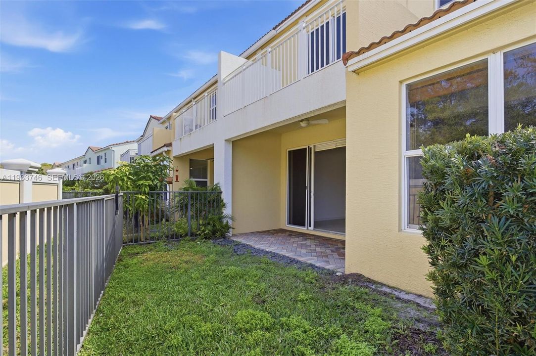 Vendido Recientemente: $827,900 (3 camas, 2 baños, 2161 Pies cuadrados)