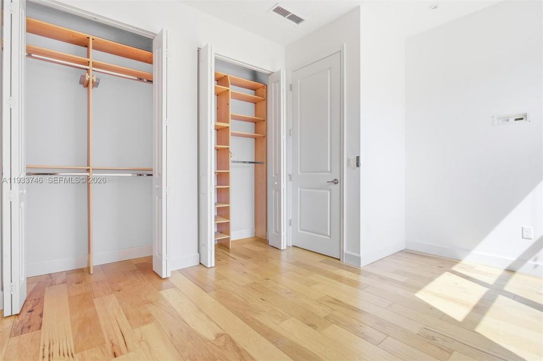 Vendido Recientemente: $827,900 (3 camas, 2 baños, 2161 Pies cuadrados)
