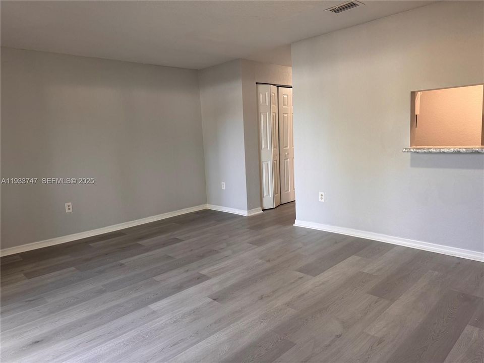 出租: $2,190 (3 贝兹, 2 浴室, 1253 平方英尺)