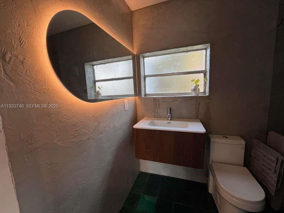 For Rent: $1,700 (0 beds, 1 baths, 413 Square Feet)