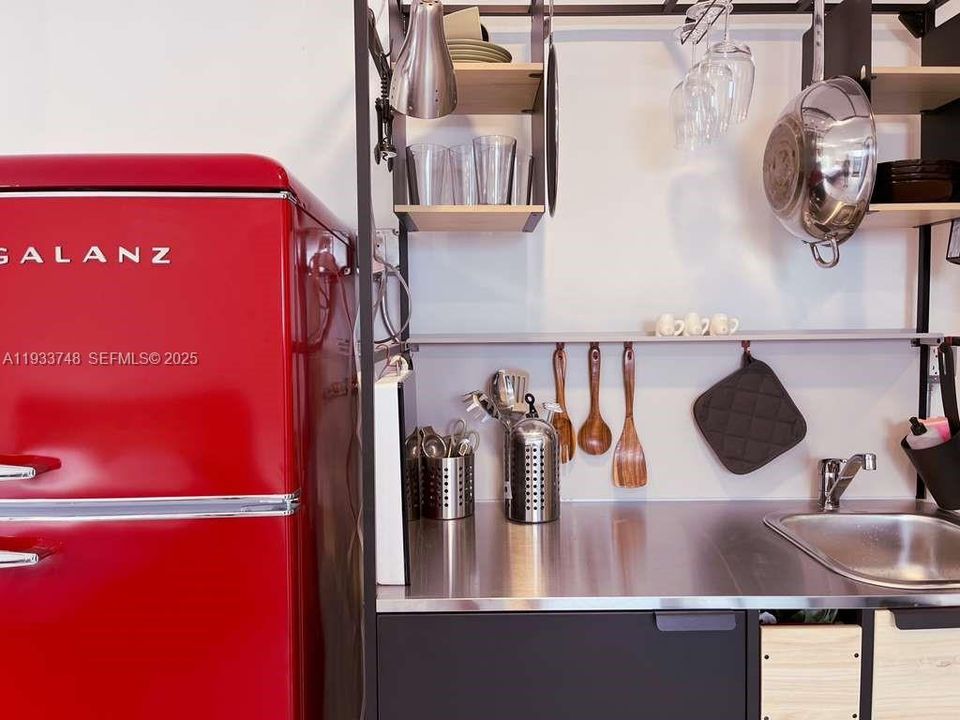 For Rent: $1,700 (0 beds, 1 baths, 413 Square Feet)