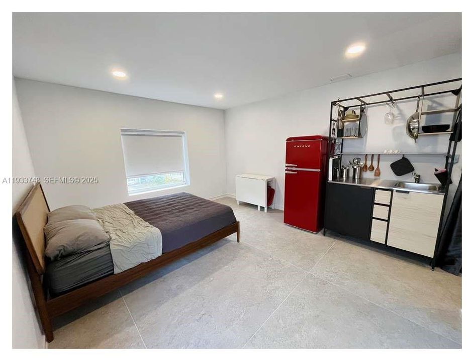 For Rent: $1,700 (0 beds, 1 baths, 413 Square Feet)