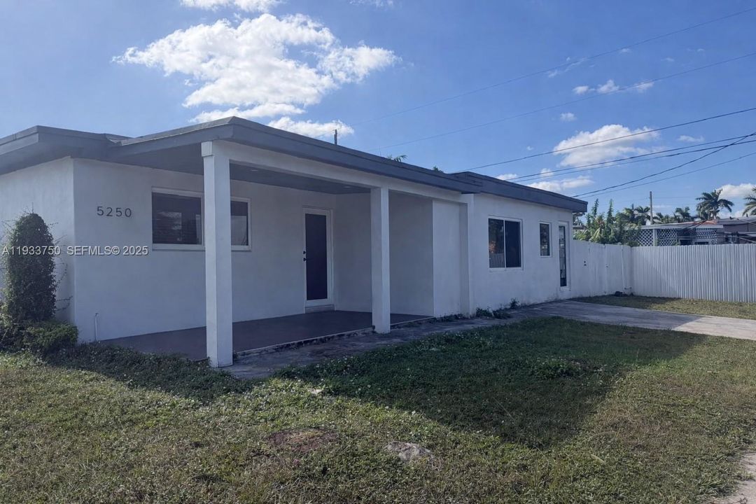 For Sale: $699,000 (3 beds, 1 baths, 1911 Square Feet)