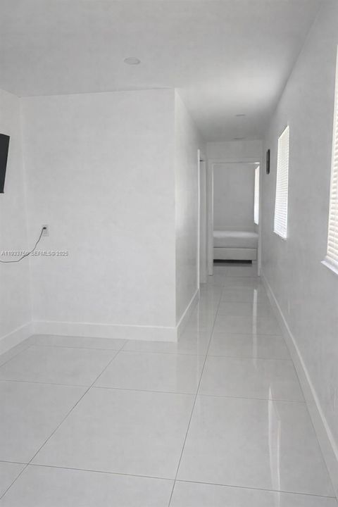 For Sale: $699,000 (3 beds, 1 baths, 1911 Square Feet)