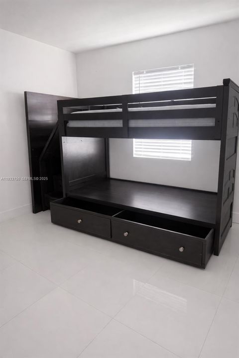 For Sale: $699,000 (3 beds, 1 baths, 1911 Square Feet)