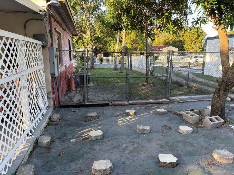 待售: $680,000 (3 贝兹, 2 浴室, 1359 平方英尺)