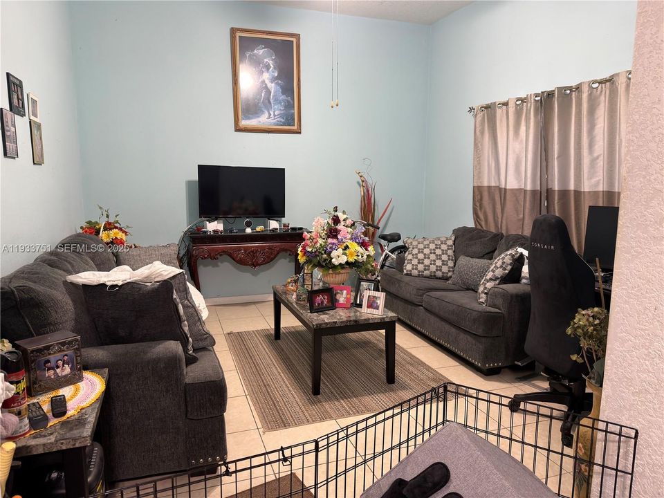 待售: $680,000 (3 贝兹, 2 浴室, 1359 平方英尺)