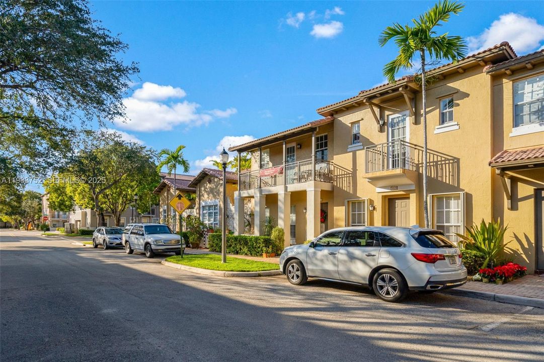 For Sale: $439,900 (2 beds, 2 baths, 1560 Square Feet)