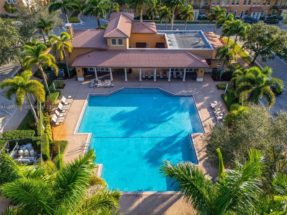 For Sale: $439,900 (2 beds, 2 baths, 1560 Square Feet)