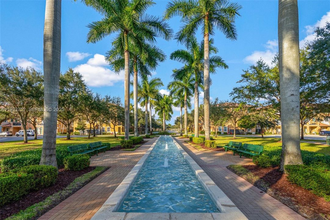 For Sale: $439,900 (2 beds, 2 baths, 1560 Square Feet)