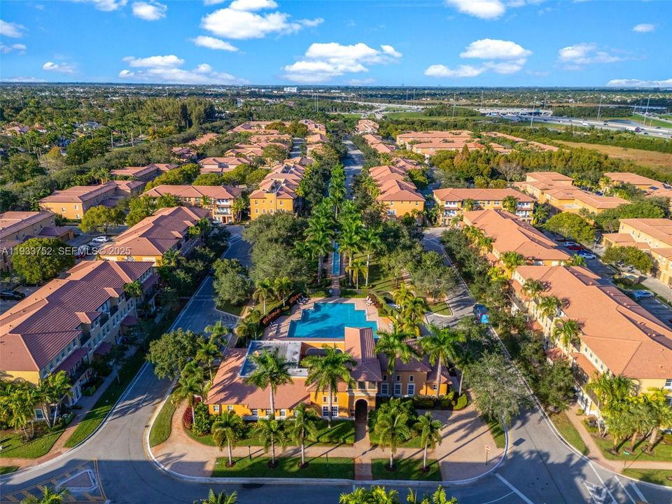 For Sale: $439,900 (2 beds, 2 baths, 1560 Square Feet)