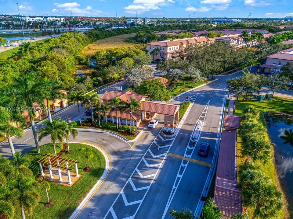 For Sale: $439,900 (2 beds, 2 baths, 1560 Square Feet)