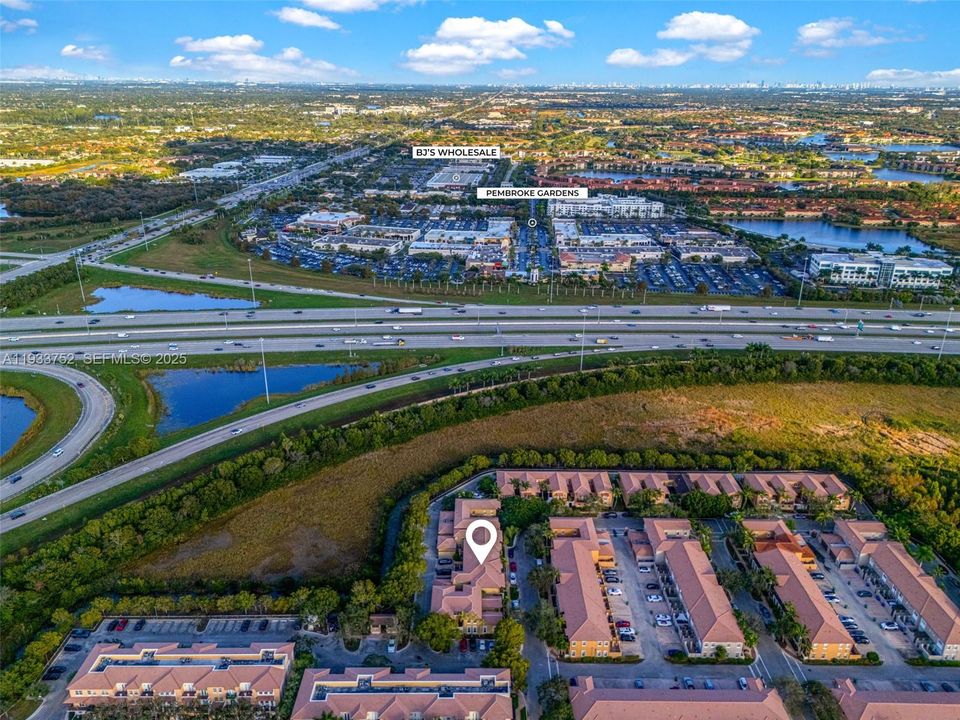 For Sale: $439,900 (2 beds, 2 baths, 1560 Square Feet)