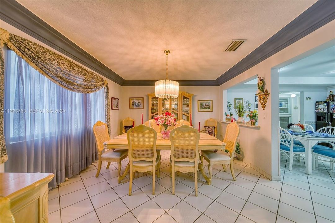 For Sale: $1,100,000 (7 beds, 3 baths, 3276 Square Feet)