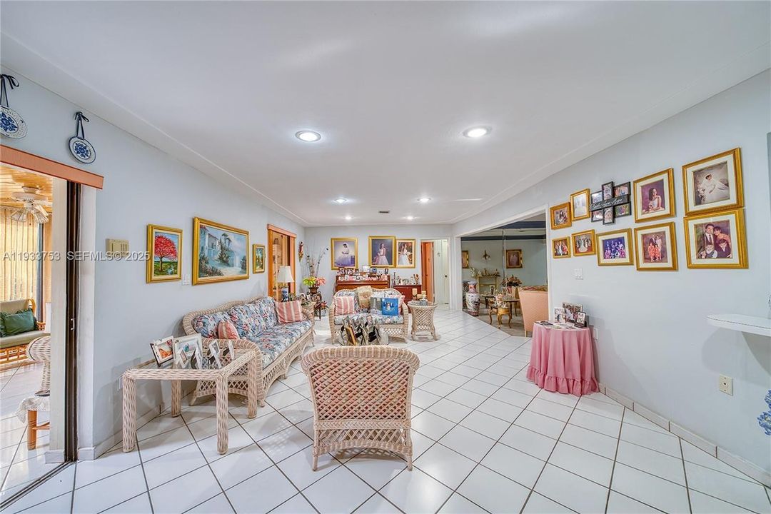 For Sale: $1,100,000 (7 beds, 3 baths, 3276 Square Feet)