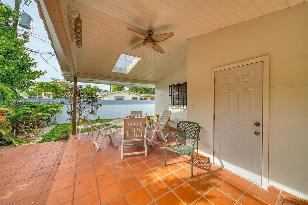 For Sale: $1,100,000 (7 beds, 3 baths, 3276 Square Feet)