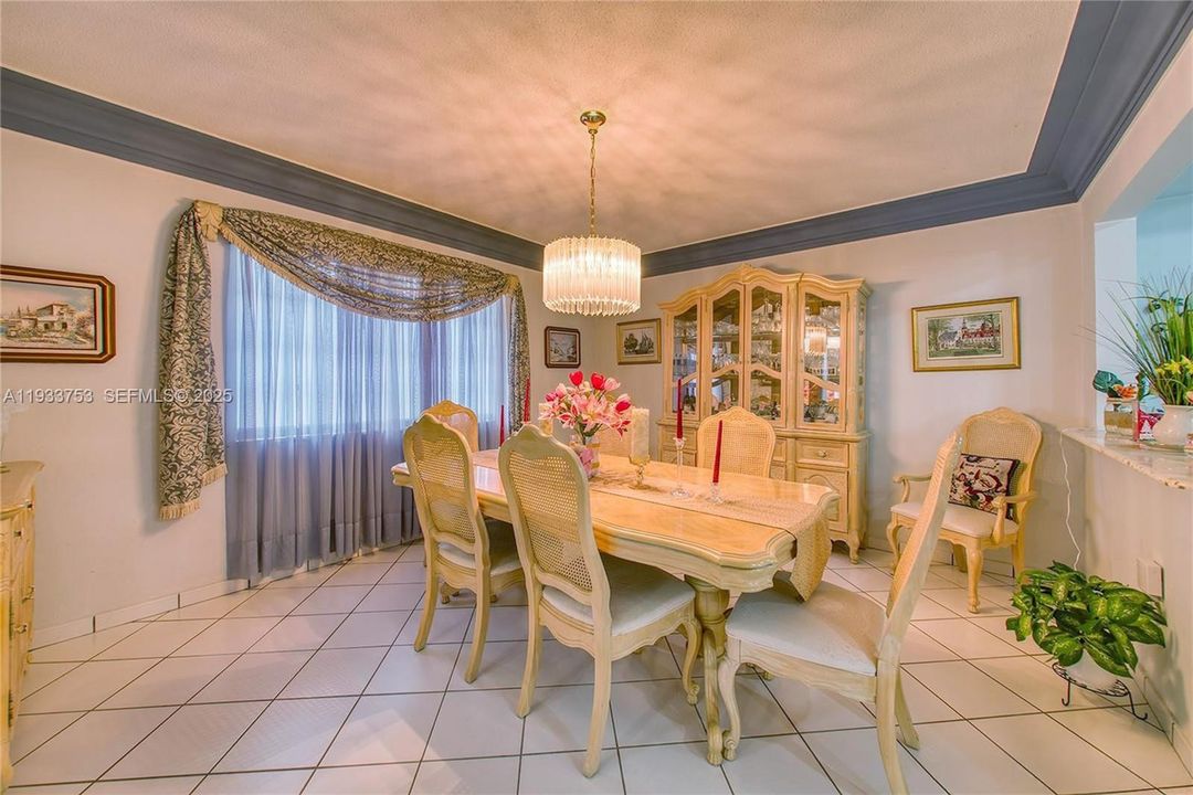 For Sale: $1,100,000 (7 beds, 3 baths, 3276 Square Feet)