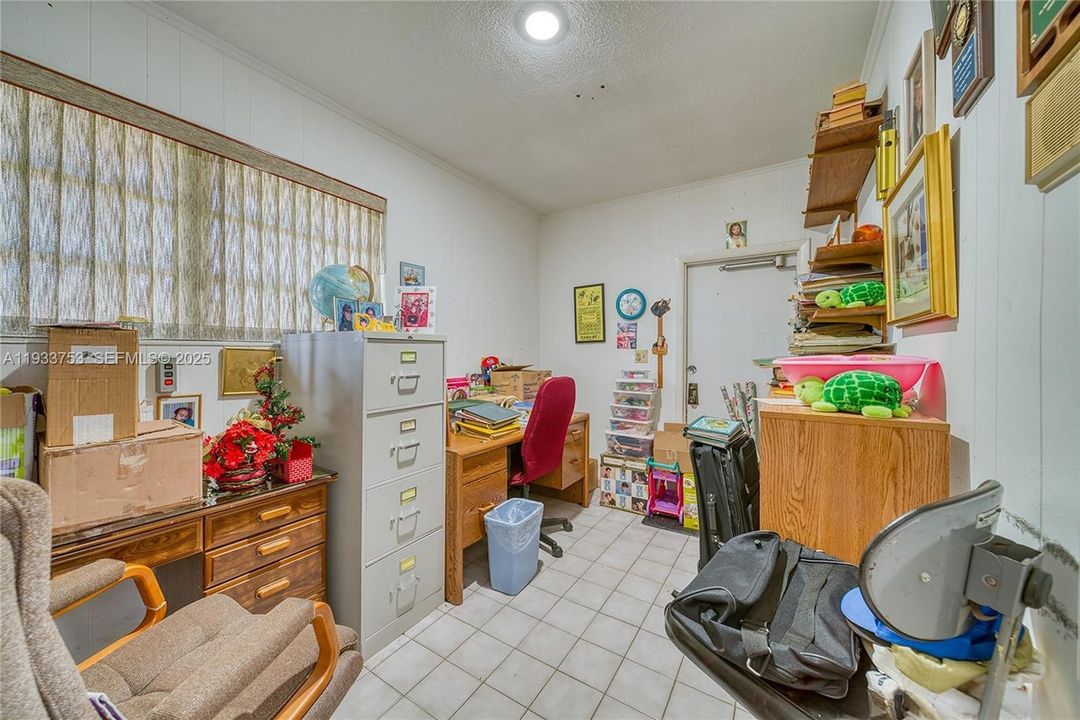 For Sale: $1,100,000 (7 beds, 3 baths, 3276 Square Feet)