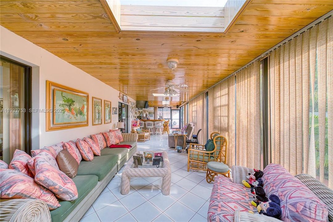 For Sale: $1,100,000 (7 beds, 3 baths, 3276 Square Feet)