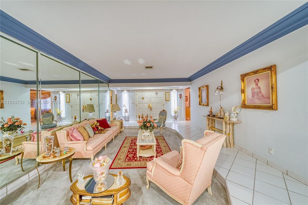 For Sale: $1,100,000 (7 beds, 3 baths, 3276 Square Feet)