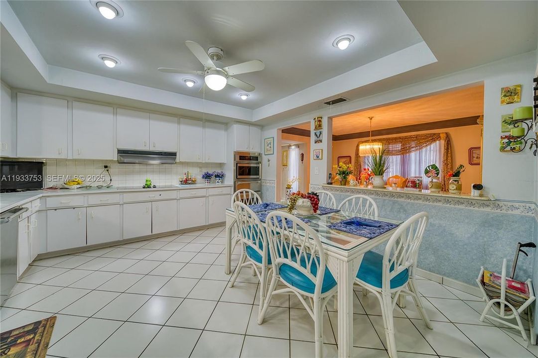 For Sale: $1,100,000 (7 beds, 3 baths, 3276 Square Feet)