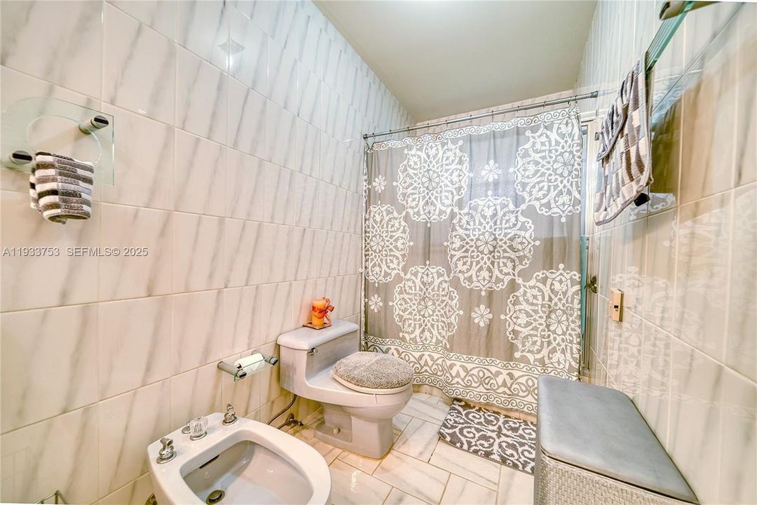 For Sale: $1,100,000 (7 beds, 3 baths, 3276 Square Feet)